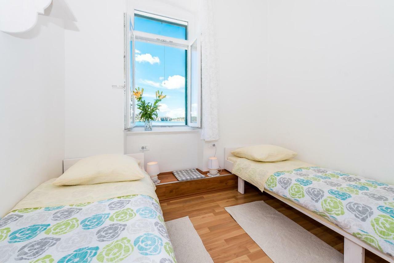 Apartmani Rina Sibenik Bagian luar foto